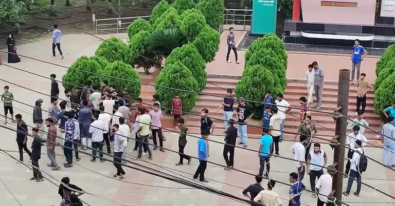 কুমিল্লা ভিক্টোরিয়া কলেজে ছাত্রদলের কমিটি ঘিরে দুই গ্রুপের সংঘর্ষের ঘটনা ঘটেছে